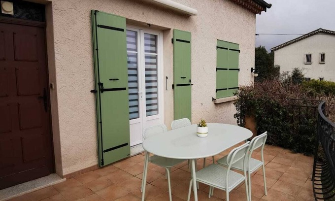 La Valette-du-Var Apartment | Top of villa, quiet, close to all amenities