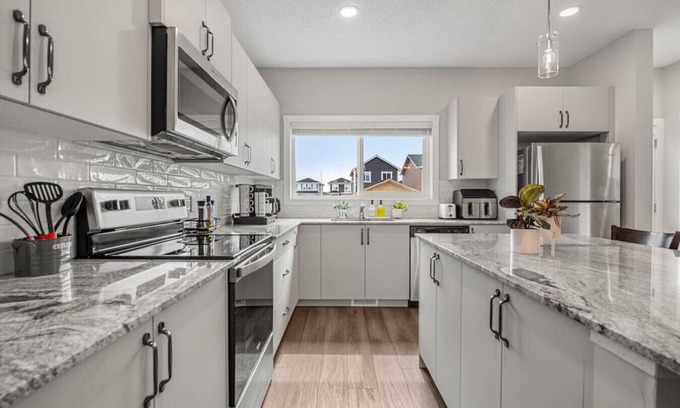 Airdrie House | Top Rated Home (3%) » Large 4BR House » BBQ Grill