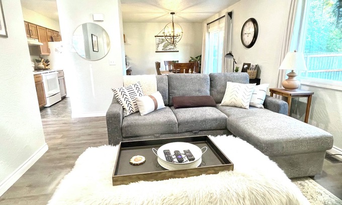 Abbott Loop House | TOP RATED - Hospitals 10 min - WiFi - Washer/Dryer - good safe area -convenient