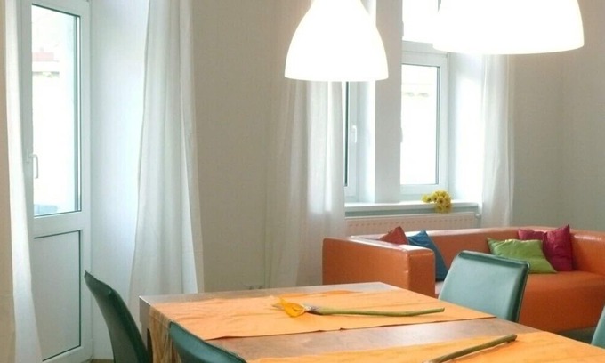 Margareten Apartment | Top-redecorated apartment with charme of a typical wienna oldbuilding flat