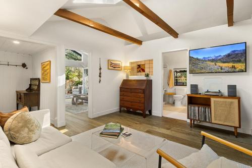 Topanga House | Topanga Garden Paradise 1BR 1BA in the Heart of PO Tract