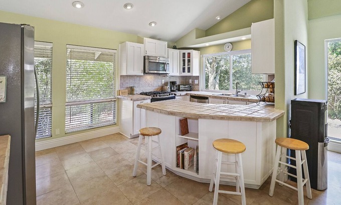 Woodland Hills House | Topanga Retreat with a Huge Private Backyard