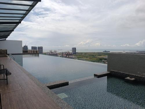 Malacca City Apartment | TopRoof Pool 2-6pax 5minJonker