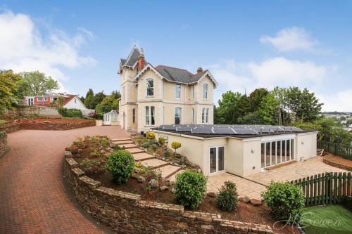 Torquay City Centre Villa | Torbay Rise sea side villa with family facilities