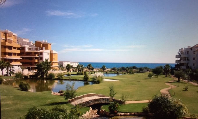 Punta Prima Apartment | Torrevieja punta Prima.2 bedrooms.2 bathrooms. Large terrace overlooking the golf course.for 4pers.