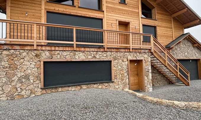 Le Devoluy Ski Chalet | Toubkal luxury chalet with swimming pool in La Joue du Loup