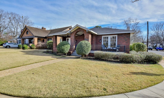 Tuscaloosa House | Touchdown Terrace - Book for Football Season - Walk to Stadium!