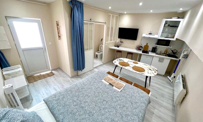 Saint-Cyprien Apartment | Toulouse : Studio équipé au cœur de St-Cyprien