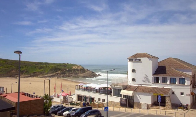 Praia das Macas House | Tourist Hot Spot! Beachfront,Pet-friendly! Short Drive to Pena National Palace!