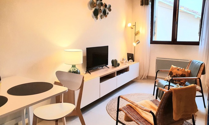 Tournon-sur-Rhone House | Tournon-Sur-Rhone/Street house at the foot of the vineyards