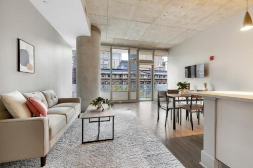 Downtown St. Louis Apartment | Towers At Opop 604 Spacios And Cozy 2 Bd 1 B