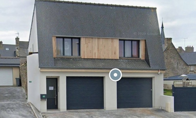 Matignon House | Town center house ideally located near shops and beaches