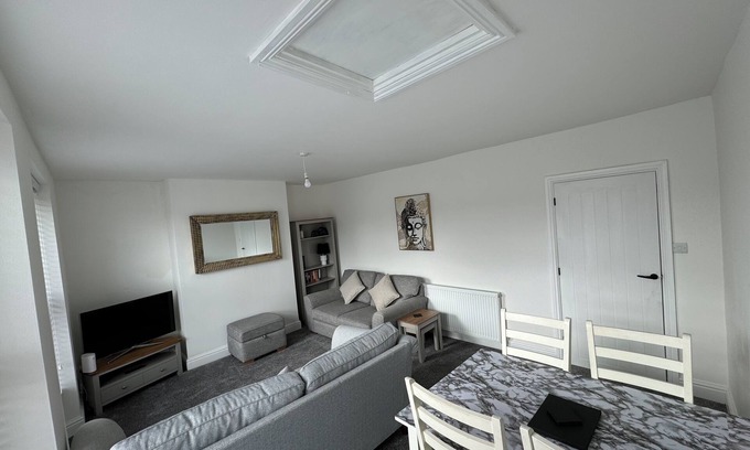 Weston-super-Mare Apartment | Town centre 1bedroom first floor flat sleeps 4