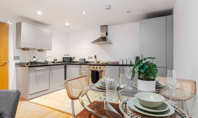 RopeWalks Apartment | Town Centre Retreat | 2 Bed 2 Bath|