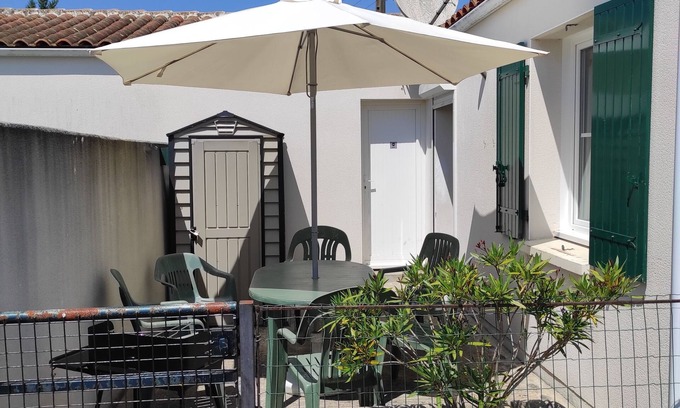 Saint-Pierre-d'Oleron House | town house in the heart of st pierre d'oleron