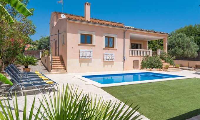 Portocolom Villa | Town house with pool and garden - Casa Can Fiol
