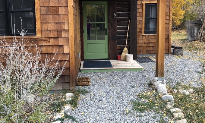 Buena Vista Cabin | Town Hut - Cozy haven on BV's mountain side, EV charging