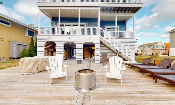 South Bethany Harbor House | Town of South Bethany canal-front home with 2 balconies, firepit, & kayaks