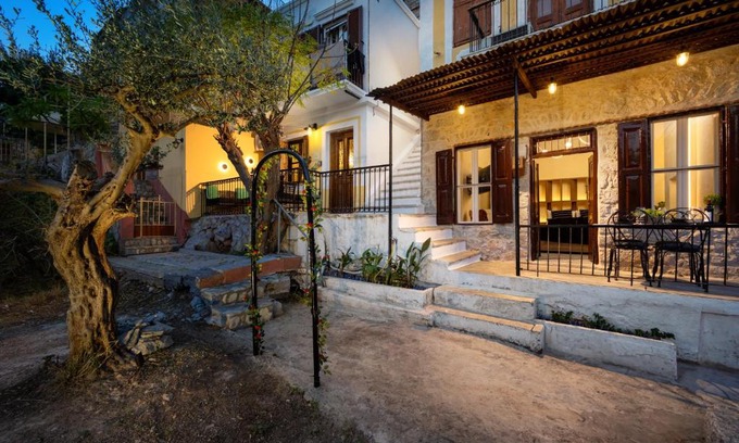 Symi Apartment | Townhall Apartment