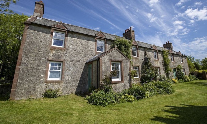 Thornhill Cottage | Townhead Farmhouse - a house that sleeps 8 guests in 4 bedrooms
