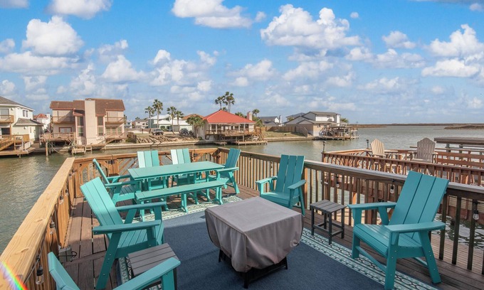 Corpus Christi House | Townhome on the water. Sleeps10. Pet friendly!