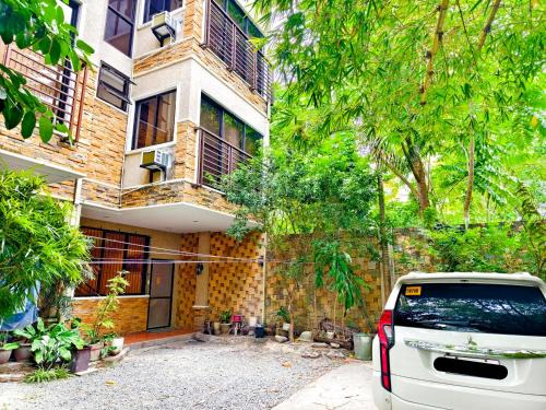 Lahug House | Townhouse 4BR in La Guardia near IT Park Cebu City