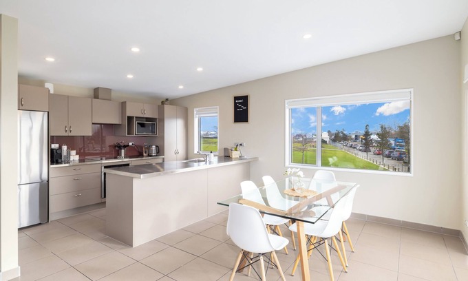 Christchurch House | Townhouse close to CBD. Double internal access garage. Full kitchen and dining.