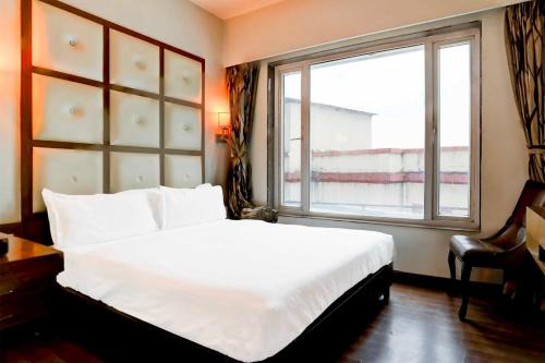 Ahmedabad City Centre Hotel | Townhouse Oak Ahmedabad Junction