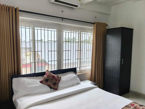 Kozhikode Hotel | Townhouse Vellayil Railway Staion Formerly Point Avenue