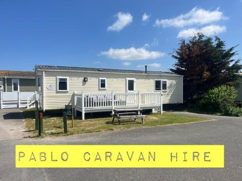 Towyn Apartment | Towyn six berth en suite caravan