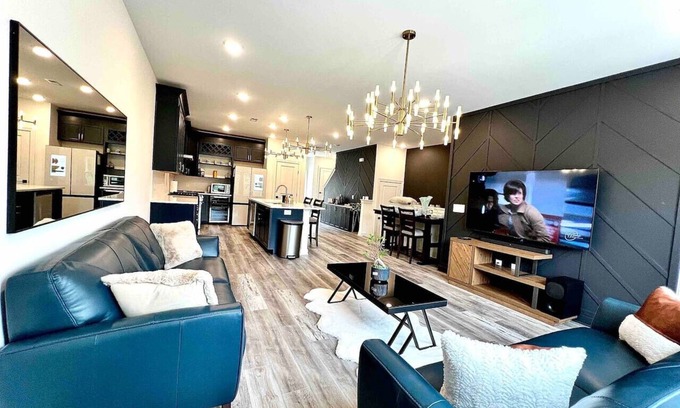 Durham House | TPV - Antilia - Luxury w/Indoor Heated Pool & Gym