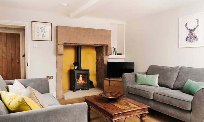 Matlock Cottage | Traditional 3 bed stone cottage in unspoilt village of Elton, close to Bakewell