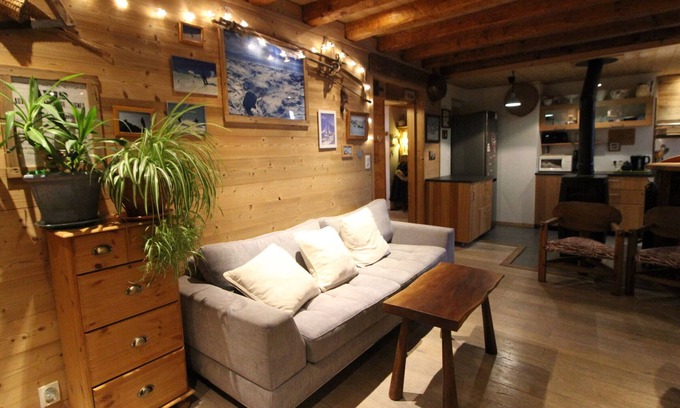 Les Almes Ski Chalet | Traditional chalet for 8, cozy with Wifi, near slopes in Tignes