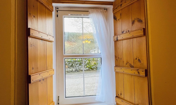 East Lewiston Cottage | Traditional Highland Cottage Near Loch Ness-sleeps 6
