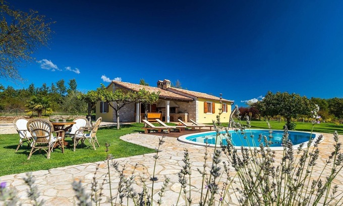 Laginji Villa | Traditional Istrian house with large pool in a very private location in Istria