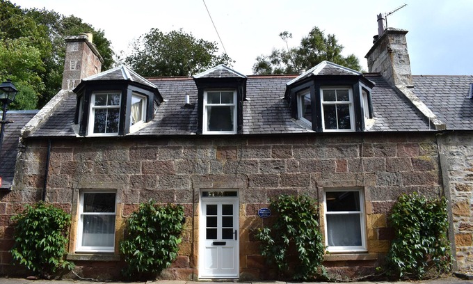 Dornoch Cottage | Traditional stone cottage in the heart of Dornoch