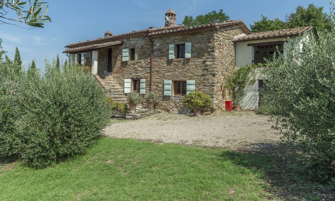 Lisciano Niccone House | Traditional villa with pool, an idyllic setting in hills behind Lake Trasimeno