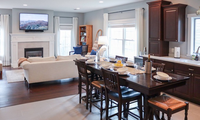 Ellicottville House | Trail’s End: Large, modern, 10min walk to town, ultra-fast Wi-Fi, heated floors!