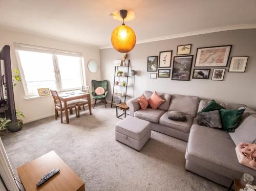 Falkirk Apartment | Tranquil 2Bed/2Bath Duplex Falkirk