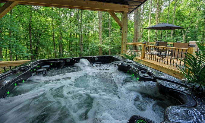 Nashport House | Tranquil 3-bedroom house with hot tub and patio in Nashport