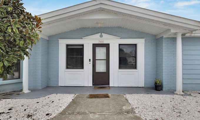 Holiday House | Tranquil 4-bedroom house near beaches