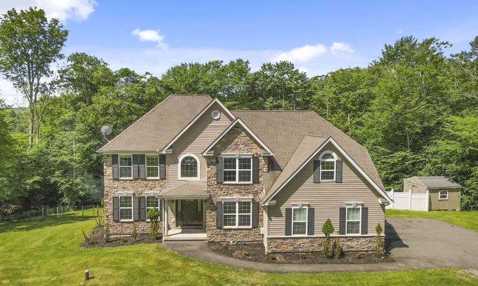 Blakeslee House | Tranquil Bliss: Poconos Retreat at Fawn Ridge Estate