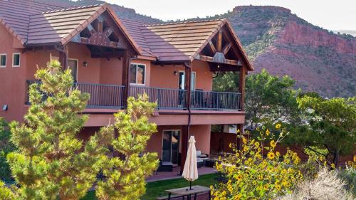 Kanab House | Tranquil Desert Lodge Kanab Luxury Vacation Home