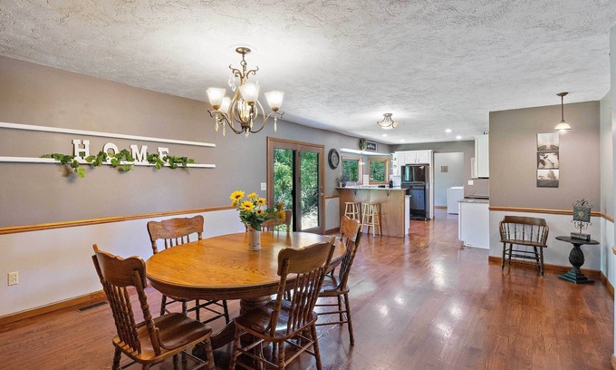 Springfield Cottage | Tranquil Family Home w/Yard, 14 Mi to Springfield