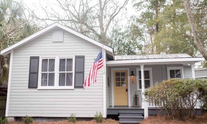 Summerville Historic District House | Tranquil Farmhouse Escape