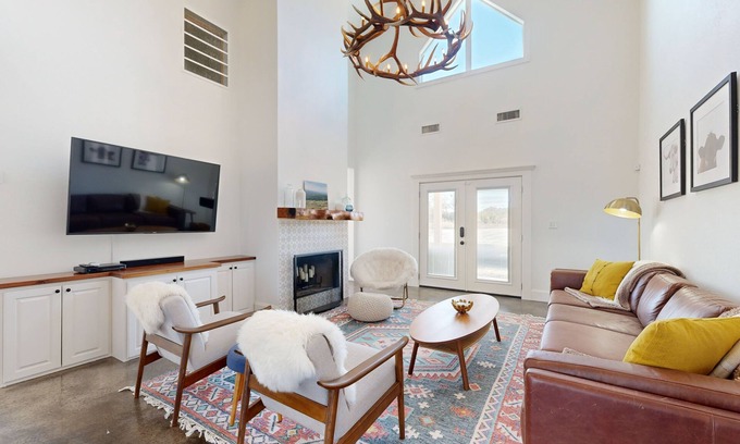 Hye House | Tranquil farmstead with beautiful views of the country, fire pit, & cozy cottage