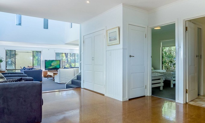 Rhyll House | Tranquil Foreshore beach Setting