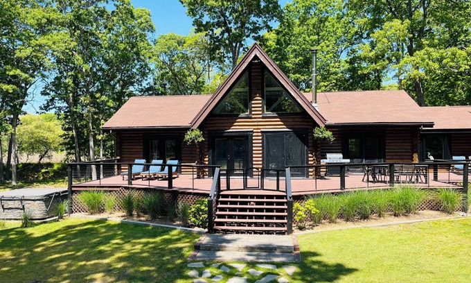 Greenport House | Tranquil Greenport Getaway