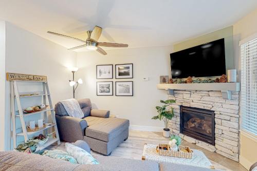 Tahoe Village Apartment | Tranquil Haven Retreat - DSTR1068