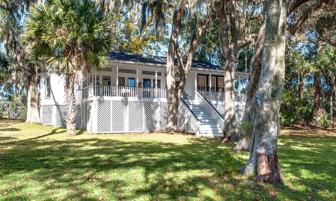Colleton River Plantation Cottage | ~ Tranquil Low Country Cottage ~Water Views ~Private Setting